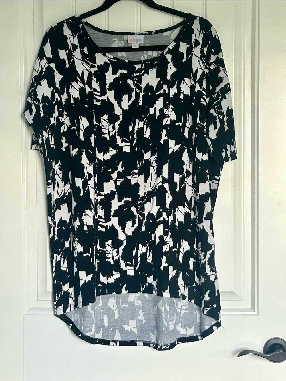 LuLaRoe Black and White Abstract Short Sleeve Tunic